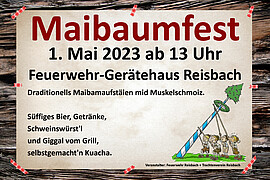 Banner Maibaum Aufstellen am Feuerwehr Gerätehaus Reisbach