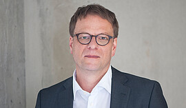 Banner Je länger wir schweigen, desto mehr Mut werden wir brauchen. Wie gefährlich ist die AfD?