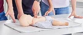 Banner Erste Hilfe für Kindernotfälle / Bildungs- und Betreuungseinrichtungen